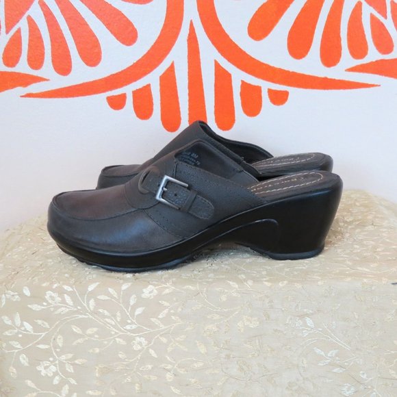 BareTraps Shoes - Bare Traps Hollie Brown Vegan Leather Mules 8M